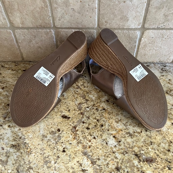 CLARK'S Ultimate Comfort Metallic Wedge Sandal sz 9 NEVER WORN Pewter Leather - Picture 8 of 14